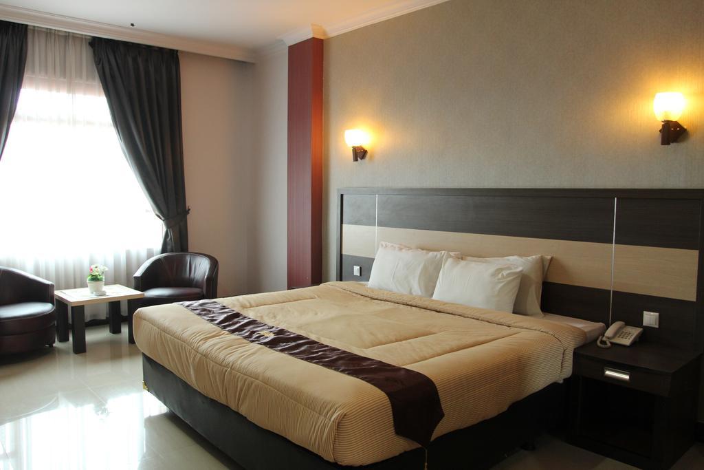 Hotel Bintang Redannte Garut Chambre photo